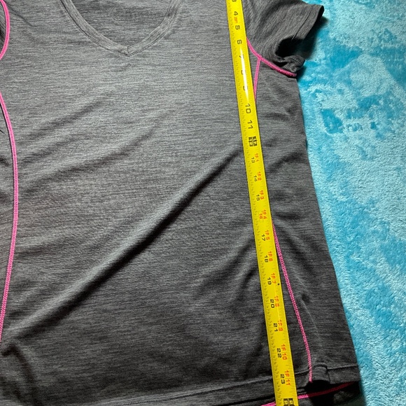 Woman’s black n pink sports top - Picture 5 of 6